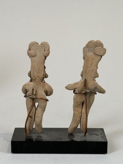 Set of two small Venus figurines.
The nude...