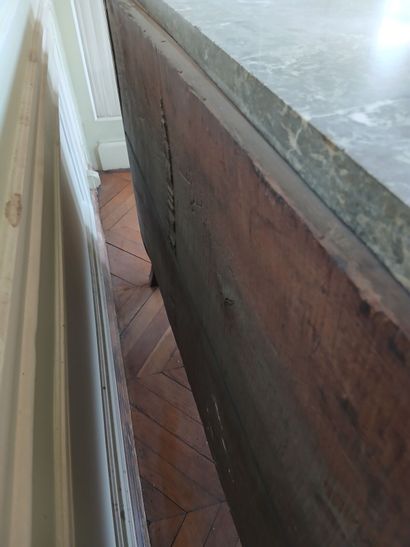Center-recessed veneered wood chest of drawers...
