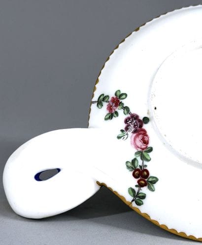 SÈVRES
Soft-paste porcelain hand-held candlestick...