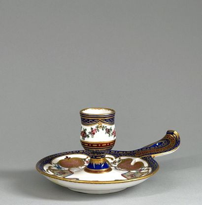 SÈVRES
Soft-paste porcelain hand-held candlestick...