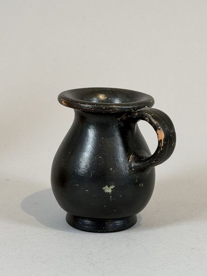 Miniature olpe on a small ring-shaped pedestal....