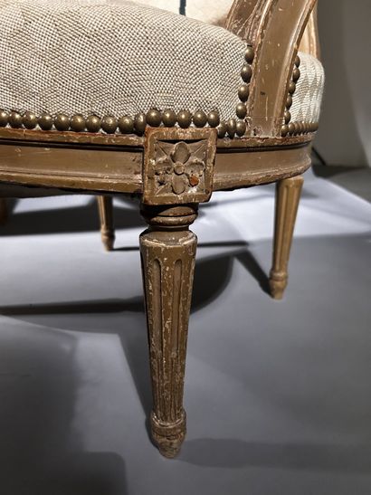 Paire de fauteuils à dossier médaillon en...