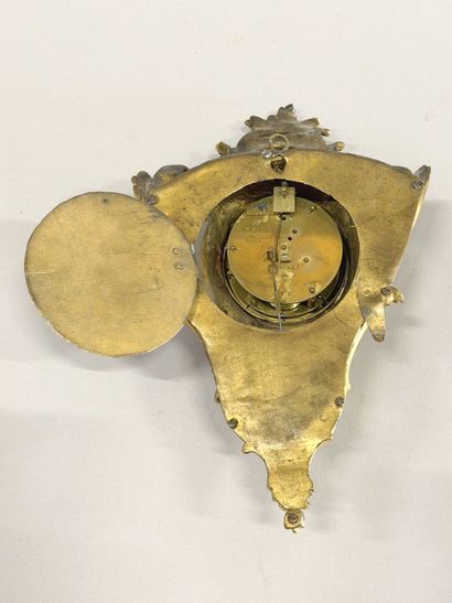 Gilded bronze alcove clock with foliage and...