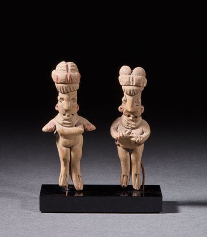 Set of two small Venus figurines.
The nude...