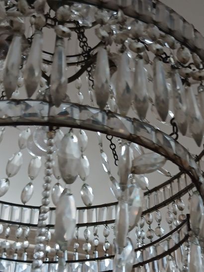 Lustre montgolfière en métal à décor de pampilles...