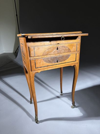 Writing desk in cherry wood with walnut burl...