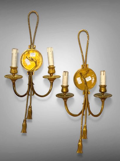 Paire d'appliques en bronze doré à deux bras...