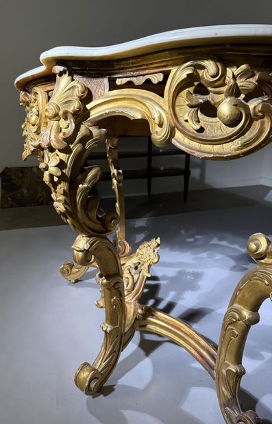 Carved and gilded wooden console table, resting...
