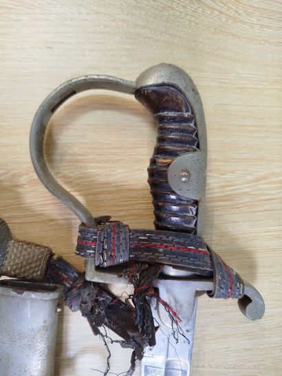 Sabre d'officier prussien
Poignée recouverte...