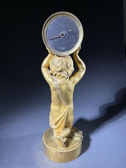 Pendule en bronze doré à cadran double (à...