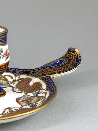 SÈVRES
Soft-paste porcelain hand-held candlestick...