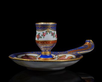 SÈVRES
Soft-paste porcelain hand-held candlestick...
