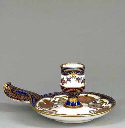 SÈVRES
Soft-paste porcelain hand-held candlestick...