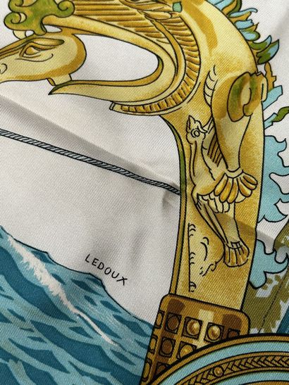 HERMÈS Paris 
Carré en twill de soie imprimée...