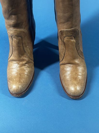 DOLCE & GABBANA
Paire de bottes en cuir beige...