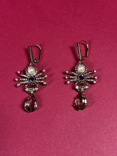ALEXANDER McQUEEN 
Parure en métal doré découpée...