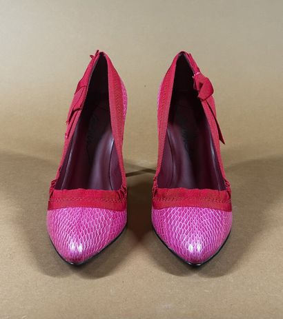 LANVIN
Paire d'escarpins en cuir python rose,...