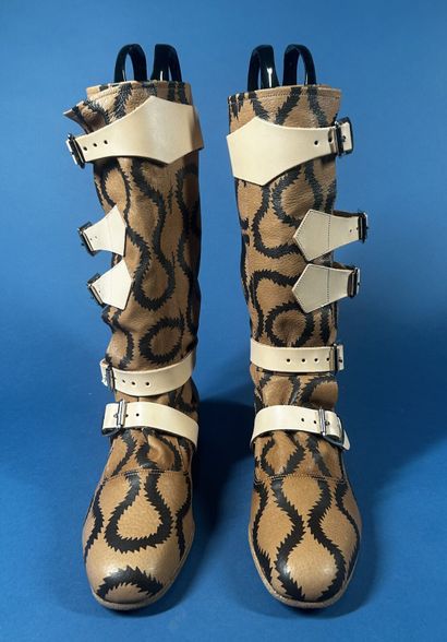 VIVIENNE WESTWOOD 
Paire de bottes pirate...