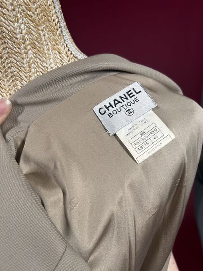 CHANEL BOUTIQUE, automne 1996
Robe manteau...