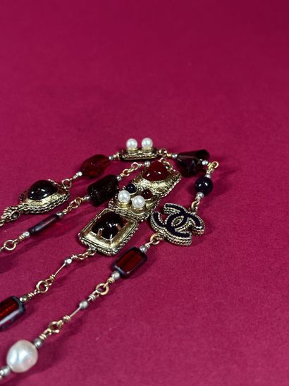 CHANEL 2011
Sautoir à perles multiformes...