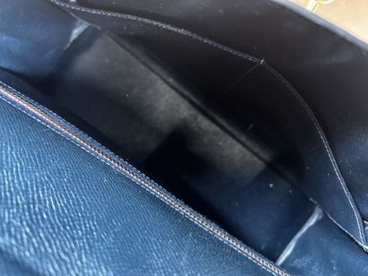 HERMÈS Paris Made in France 
Sac Kelly 32...