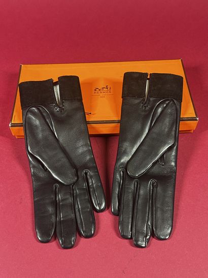 HERMÈS Paris, Made in France 
Paire de gants...