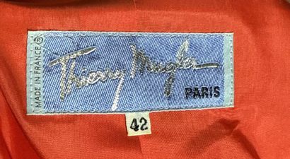 THIERRY MUGLER 
Veste en laine peignée orange,...
