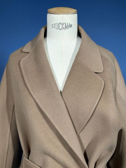 'S MAX MARA
Manteau en laine camel à col...