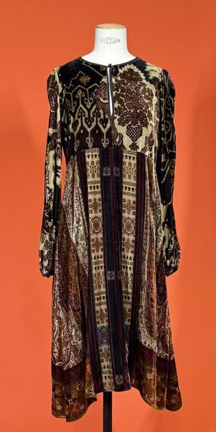 ETRO
Robe longue en velours imprimé de rayure...
