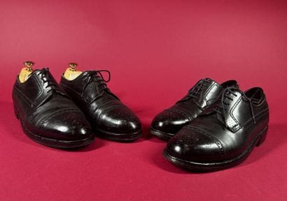 J. M. WESTON 
Deux paires de derby homme...