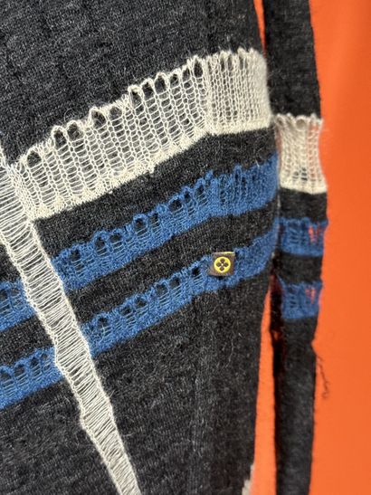 LOUIS VUITTON 
Robe longue pull en mailles...
