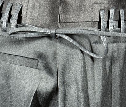 HAIDER ACKERMANN
Ensemble en velours frappé,...