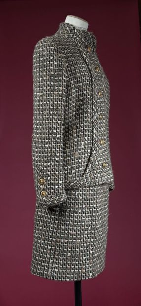 CHANEL haute couture, n°57917.
Tailleur en...
