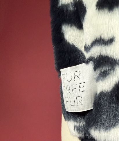 STELLA McCARTNEY 
Blouson en fausse fourrure...