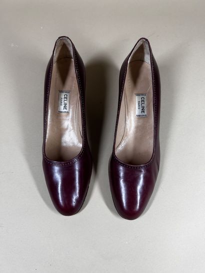 CÉLINE 
Paire d'escarpins en cuir bordeaux,...