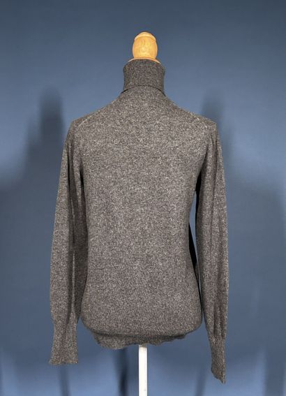 HERMÈS Paris
Pull à col roulé en cachemire...