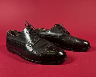 J. M. WESTON 
Deux paires de derby homme...