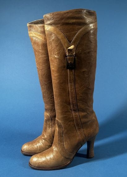 DOLCE & GABBANA
Paire de bottes en cuir beige...