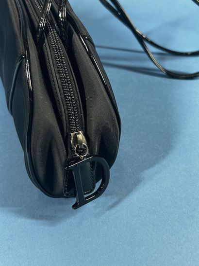 CHRISTIAN DIOR 
Sac du soir demi-lune en...