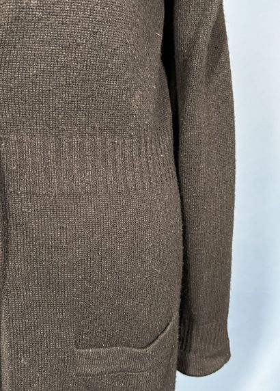 CHANEL, Automne 2007
Long cardigan en cachemire...