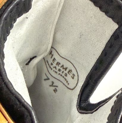 HERMÈS Paris, Made in France 
Paire de gants...