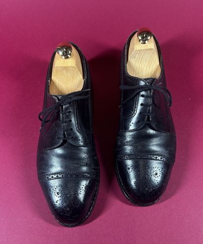 J. M. WESTON 
Deux paires de derby homme...