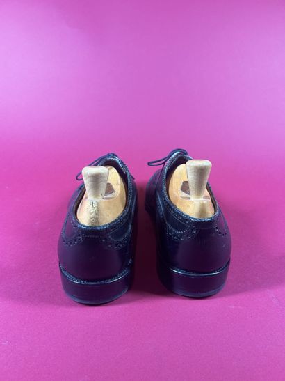 J. M. WESTON 
Deux paires de derby homme...