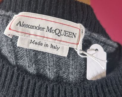 ALEXANDER McQUEEN 
Pull en cachemire et laine...