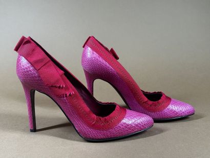LANVIN
Paire d'escarpins en cuir python rose,...