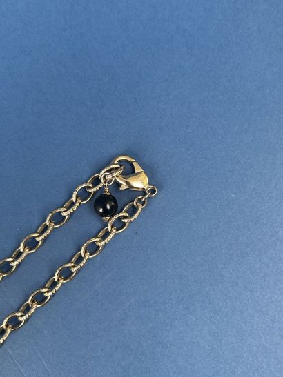 CHANEL 
Sautoir à anneaux en métal doré martelés...