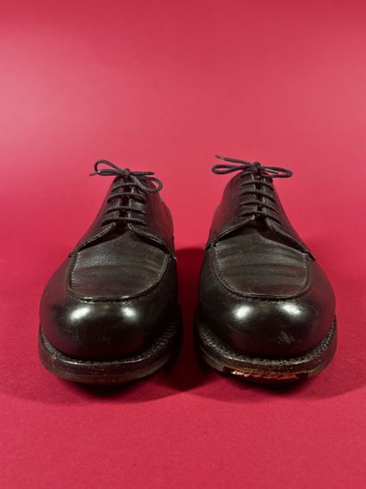 J. M. WESTON 
Paire de derby golf en cuir...