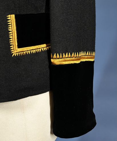 JEAN-PAUL GAULTIER FEMME 
Veste en drap noir,...
