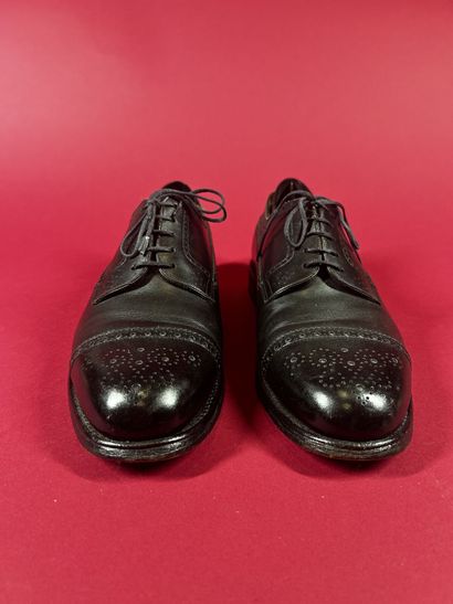 J. M. WESTON 
Deux paires de derby homme...