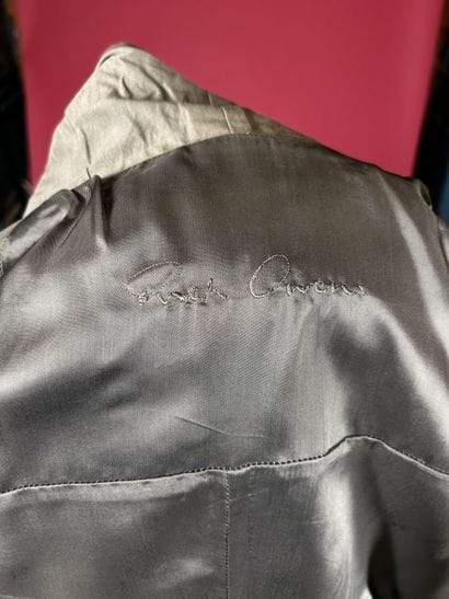 RICK OWENS 
Veste en cuir gris beige, col...
